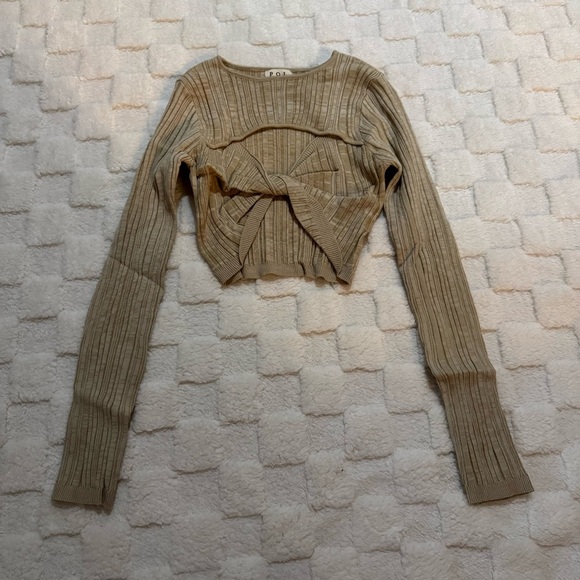 POL Cream Tan Fitted Ribbed Long Sleeve Crop Top, Twist Front, Women’s Small NWT - Picture 1 of 5